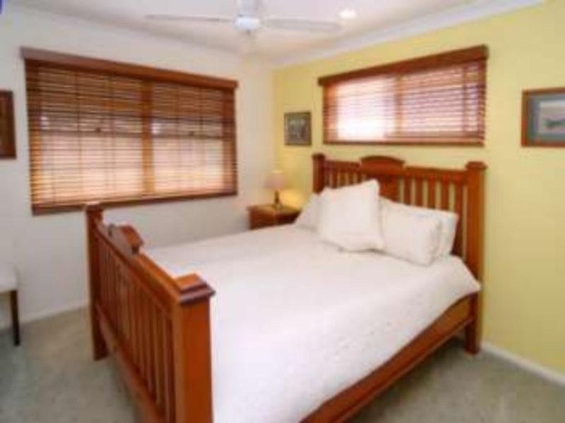22 Stewart Parade, Manly QLD 4179
