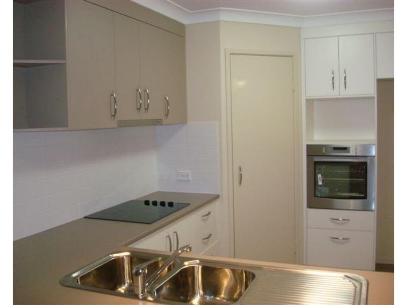 92 School Road, Wynnum West QLD 4178