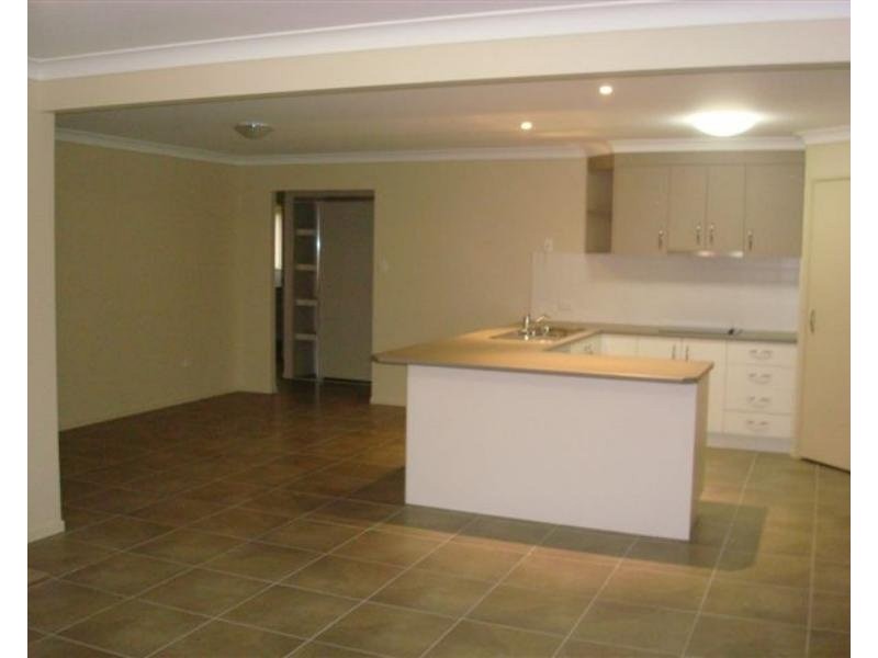 92 School Road, Wynnum West QLD 4178