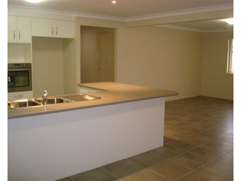 92 School Road, Wynnum West QLD 4178