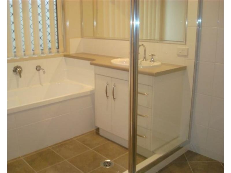 92 School Road, Wynnum West QLD 4178