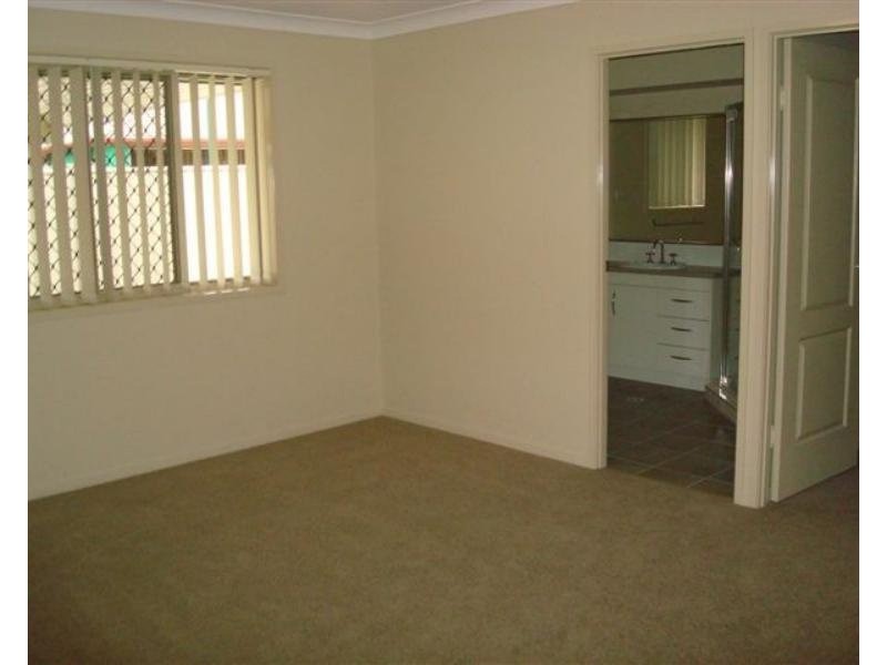 92 School Road, Wynnum West QLD 4178