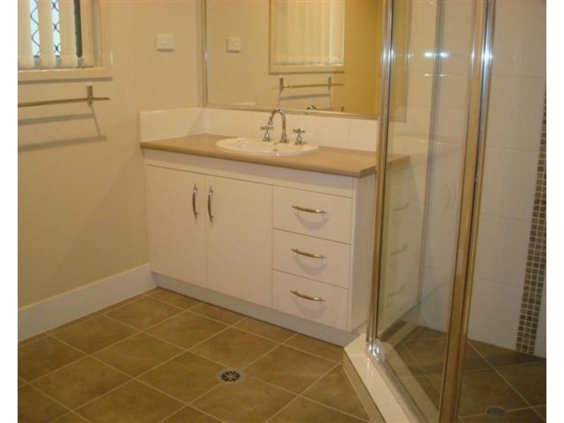 92 School Road, Wynnum West QLD 4178