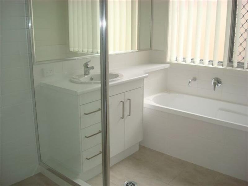 96 School Road, Wynnum West QLD 4178