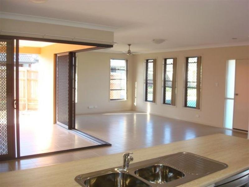 4 Begonia Court, Wynnum West QLD 4178