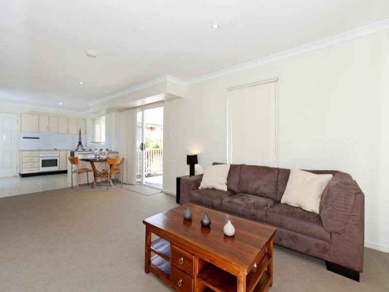 4/12 Yamboyna Street, Manly QLD 4179