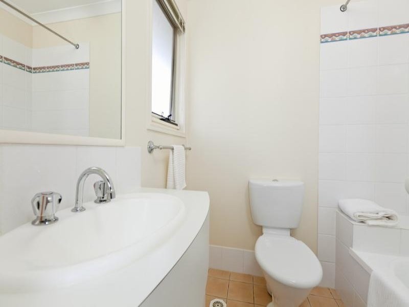 4/12 Yamboyna Street, Manly QLD 4179