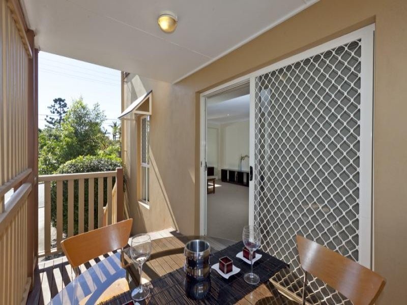 4/12 Yamboyna Street, Manly QLD 4179