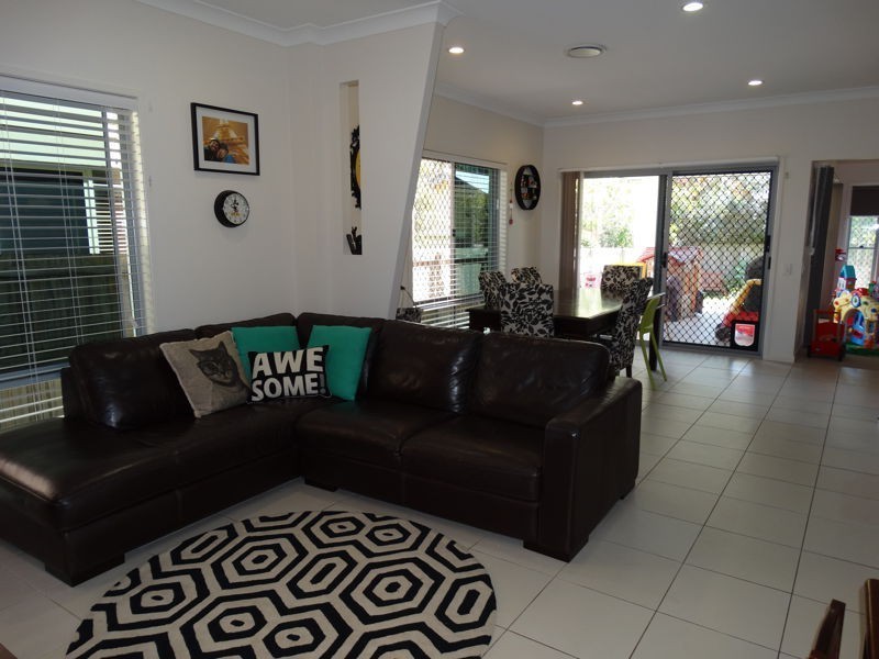 27 Carnation Road, Manly West QLD 4179