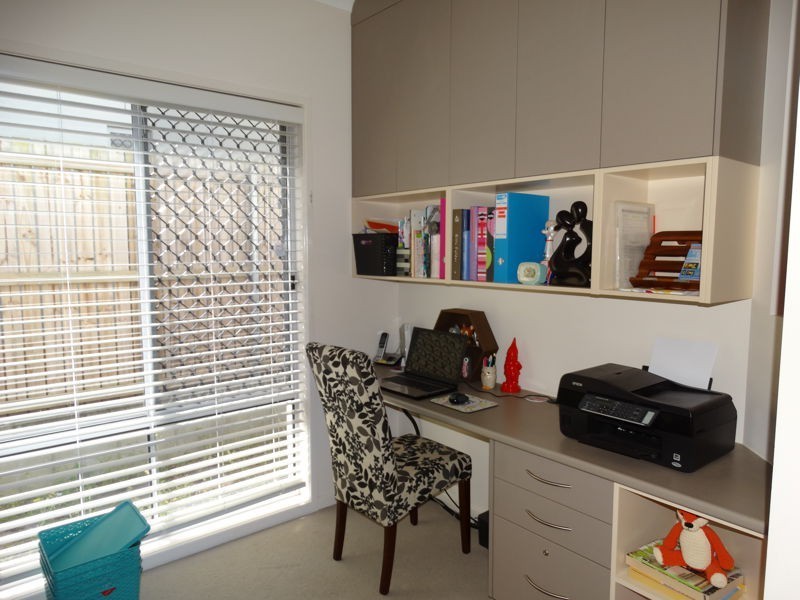 27 Carnation Road, Manly West QLD 4179
