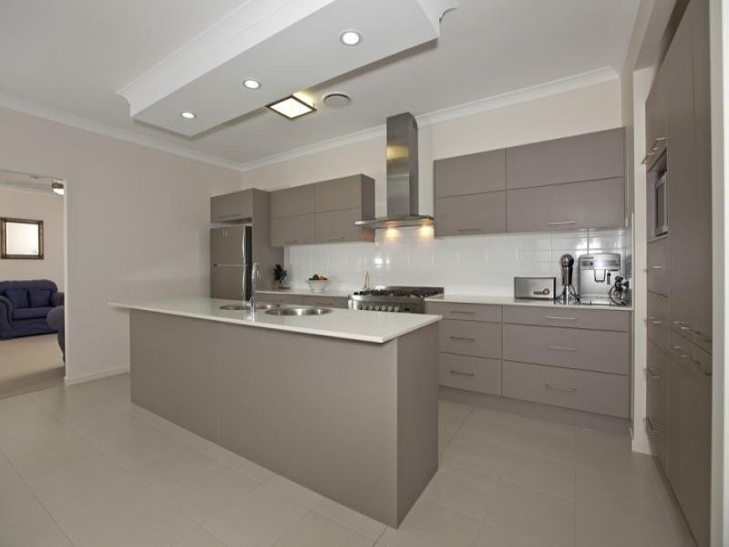 27 Carnation Road, Manly West QLD 4179