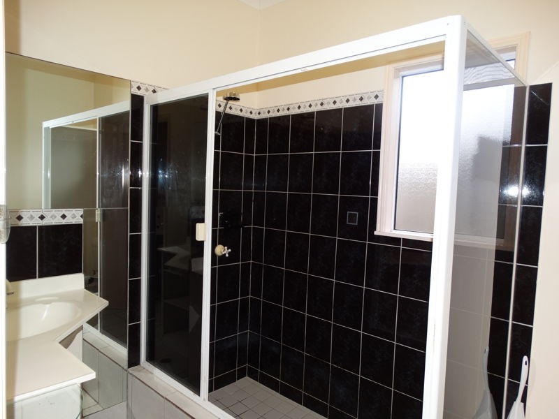 11 Haig Street, Wynnum QLD 4178