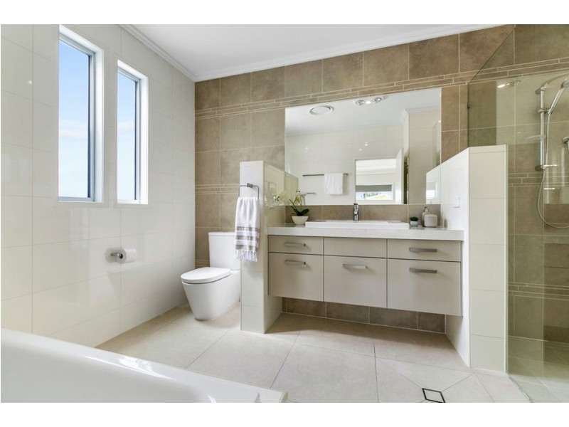 42 St Catherines Terrace, Wynnum QLD 4178