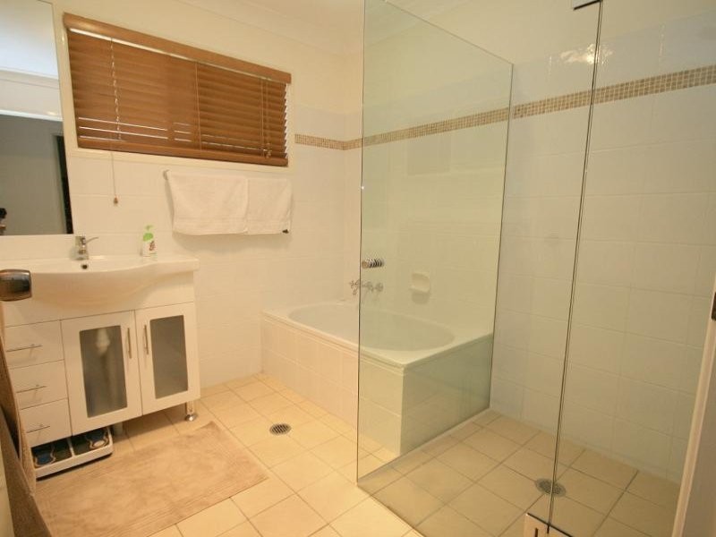 45 Raeburn Street, Manly QLD 4179