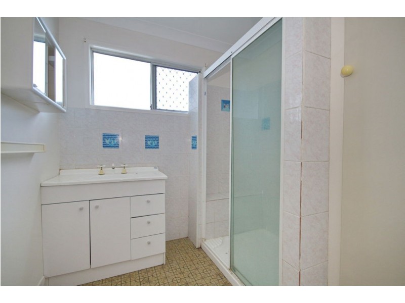 8 West Avenue, Wynnum QLD 4178