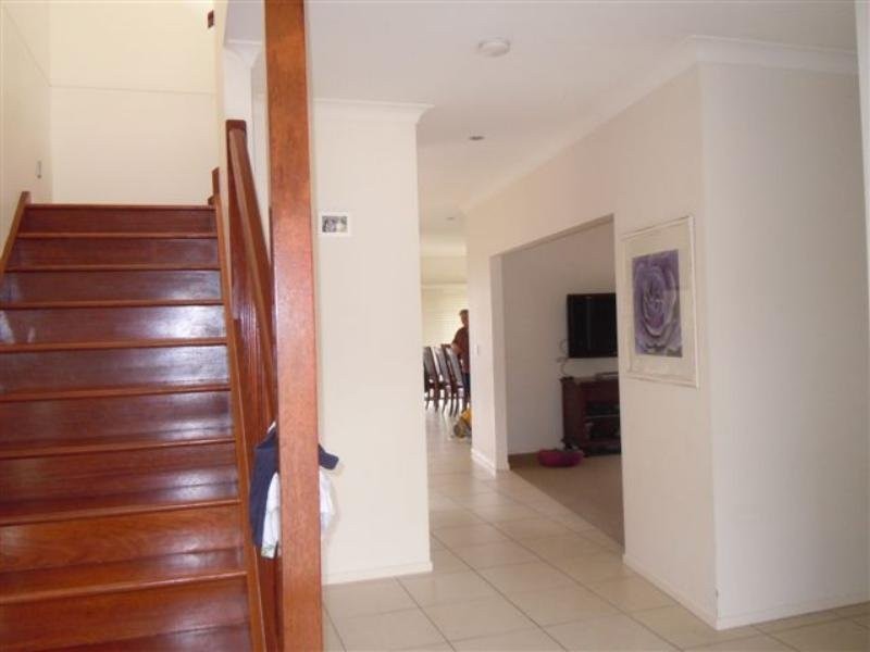 16 Montrose Parade, Wynnum West QLD 4178