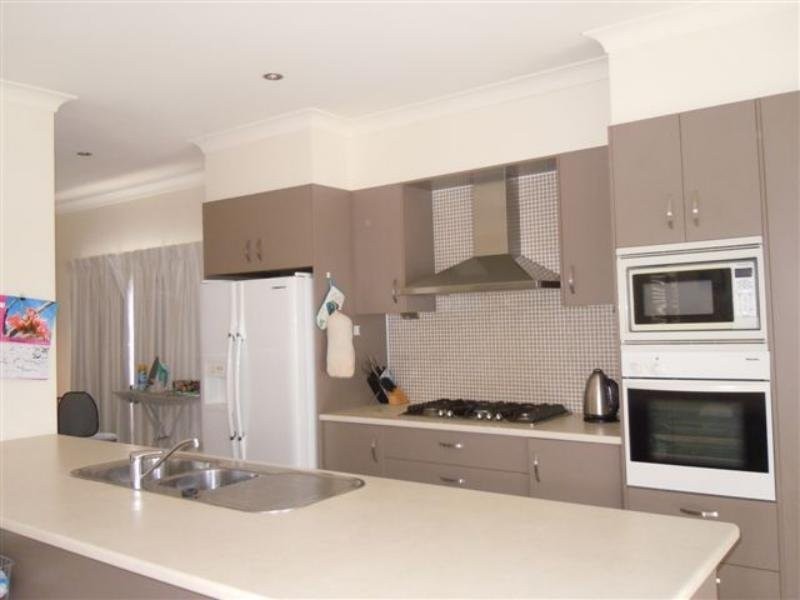 16 Montrose Parade, Wynnum West QLD 4178