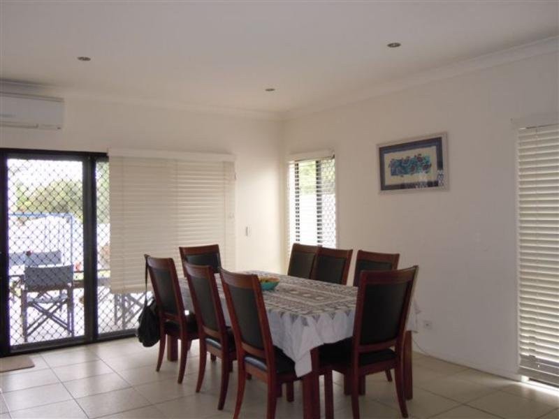 16 Montrose Parade, Wynnum West QLD 4178