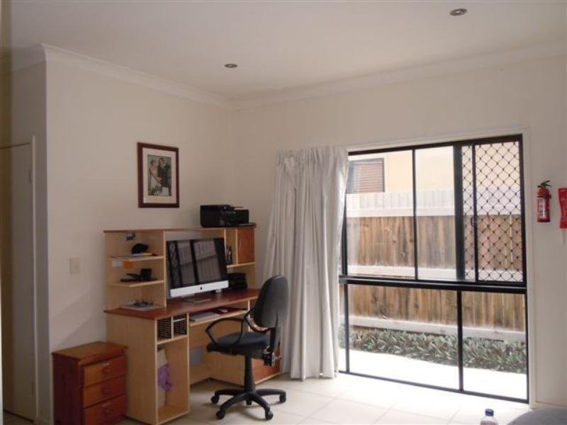 16 Montrose Parade, Wynnum West QLD 4178