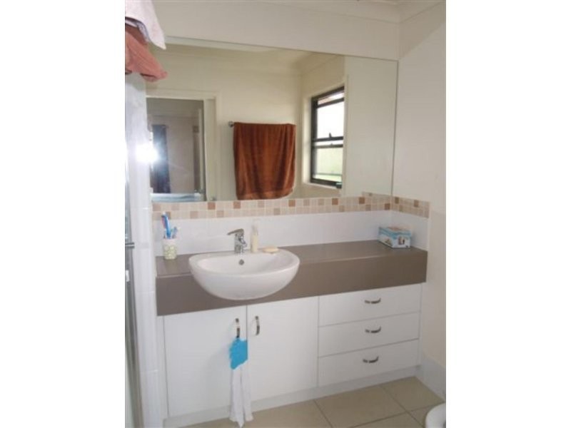 16 Montrose Parade, Wynnum West QLD 4178