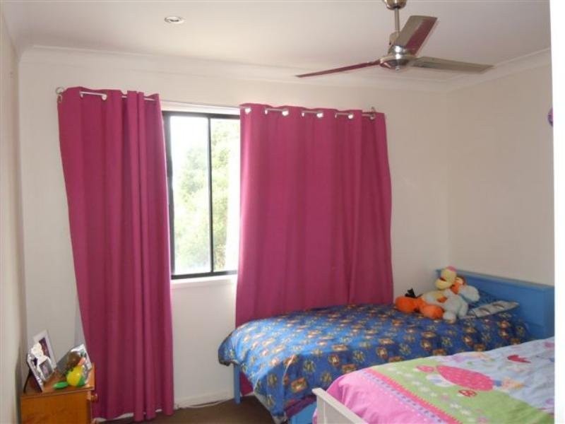 16 Montrose Parade, Wynnum West QLD 4178