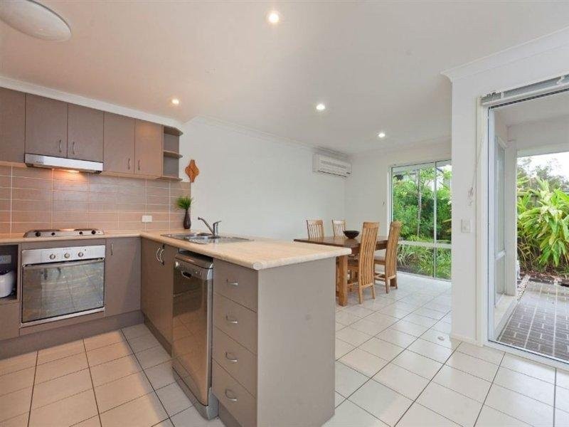 2/29 Lachlan Drive, Wakerley QLD 4154