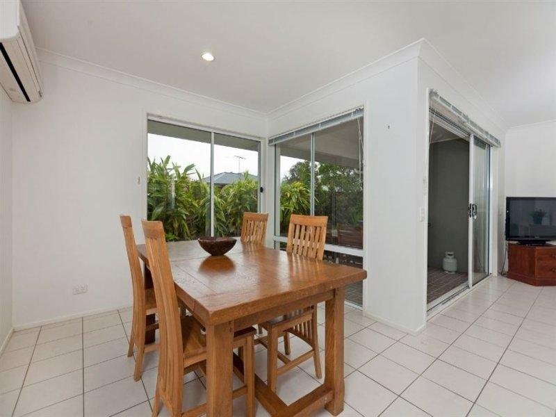 2/29 Lachlan Drive, Wakerley QLD 4154