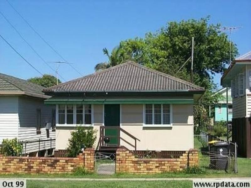 12 Clara Street, Wynnum QLD 4178