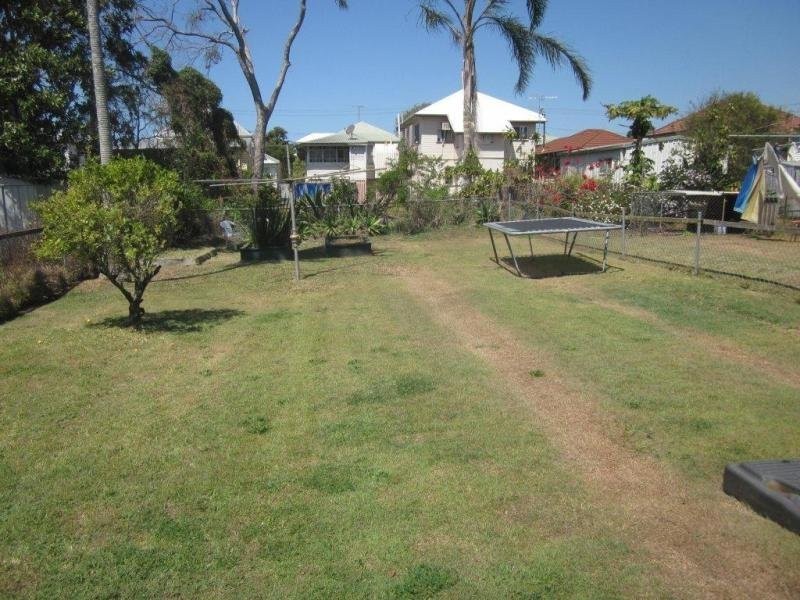 12 Clara Street, Wynnum QLD 4178