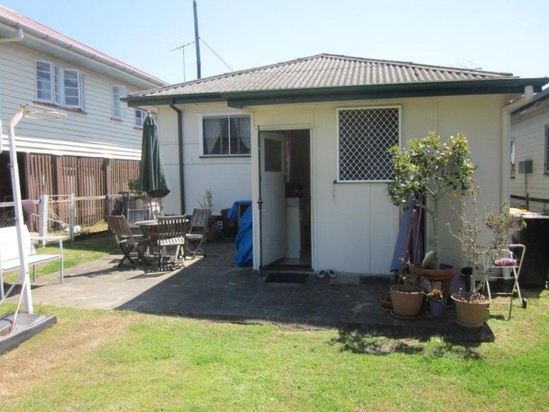 12 Clara Street, Wynnum QLD 4178