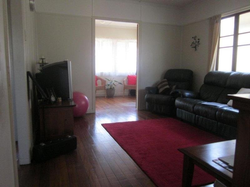 12 Clara Street, Wynnum QLD 4178