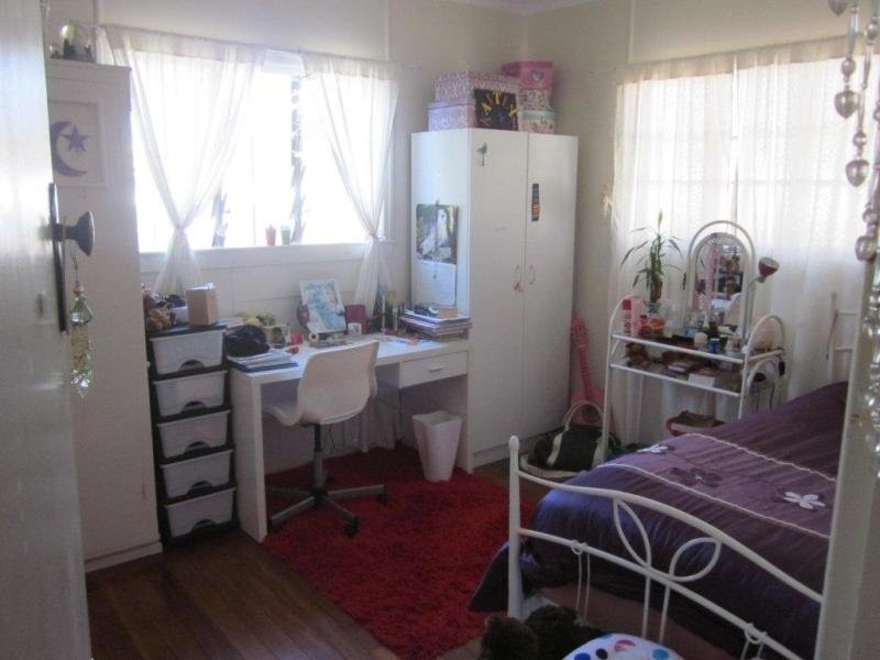 12 Clara Street, Wynnum QLD 4178