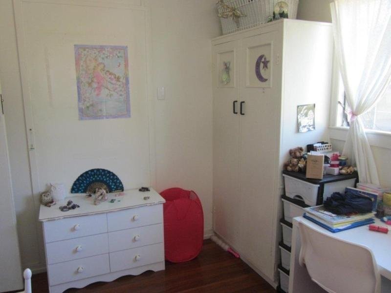 12 Clara Street, Wynnum QLD 4178