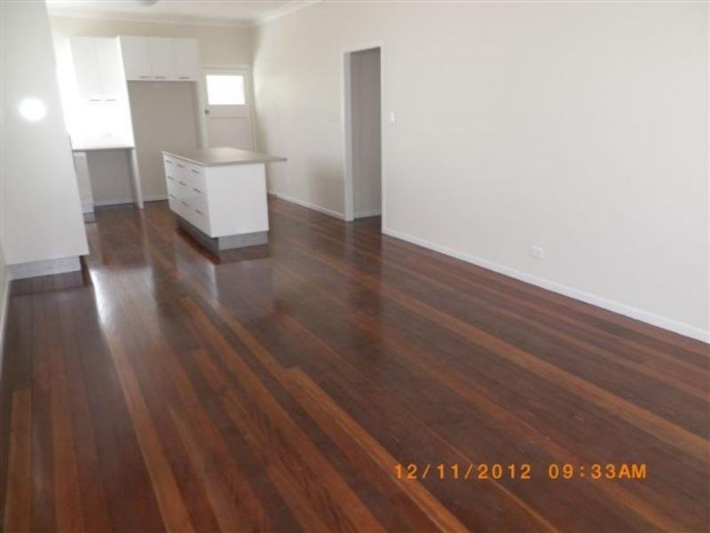 869 Esplanade, Lota QLD 4179