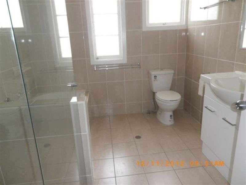 869 Esplanade, Lota QLD 4179