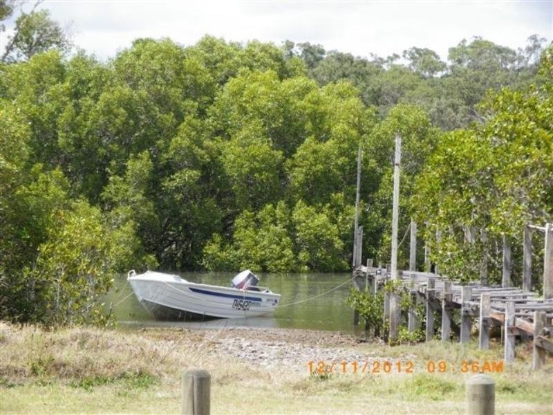 869 Esplanade, Lota QLD 4179