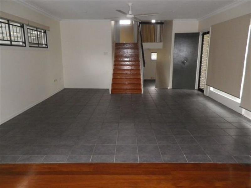 2 Banoon Drive, Wynnum QLD 4178