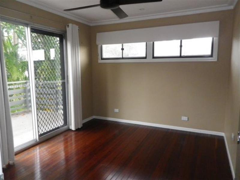 2 Banoon Drive, Wynnum QLD 4178