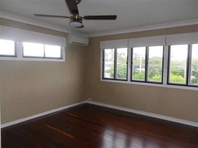 2 Banoon Drive, Wynnum QLD 4178