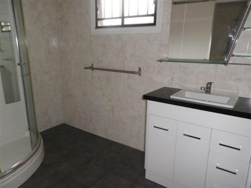 2 Banoon Drive, Wynnum QLD 4178