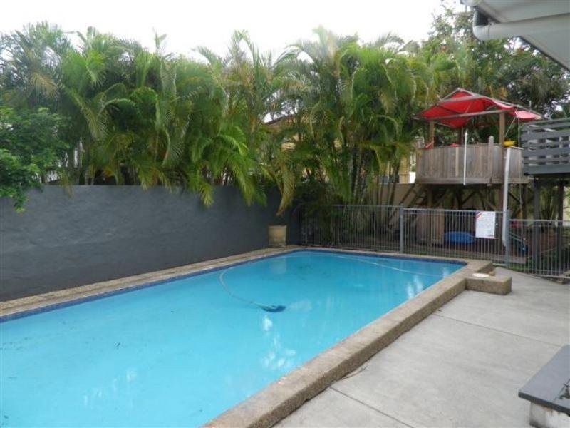 2 Banoon Drive, Wynnum QLD 4178