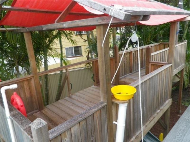 2 Banoon Drive, Wynnum QLD 4178