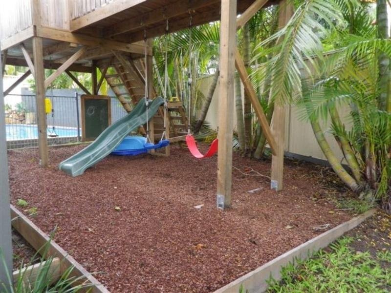 2 Banoon Drive, Wynnum QLD 4178