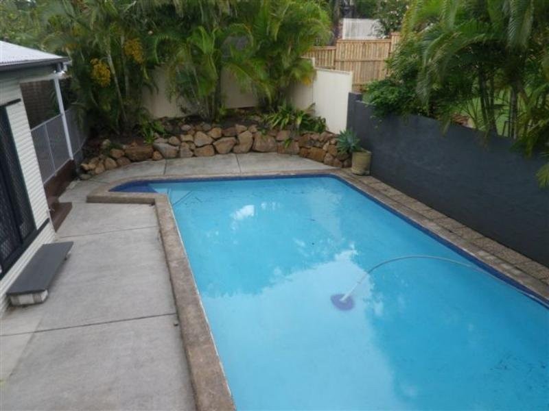 2 Banoon Drive, Wynnum QLD 4178