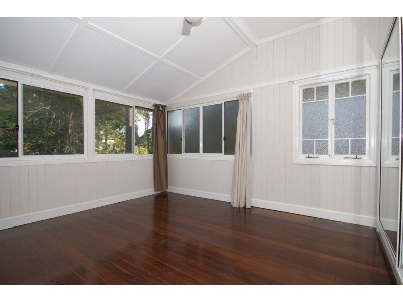 90 Clara Street, Wynnum QLD 4178