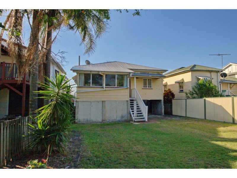 90 Clara Street, Wynnum QLD 4178