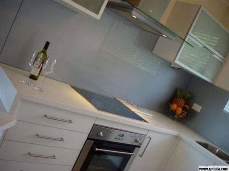 2/15 Charlotte Street, Wynnum QLD 4178