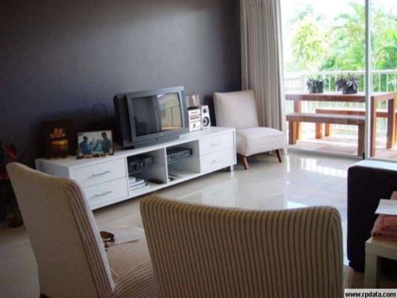 2/15 Charlotte Street, Wynnum QLD 4178