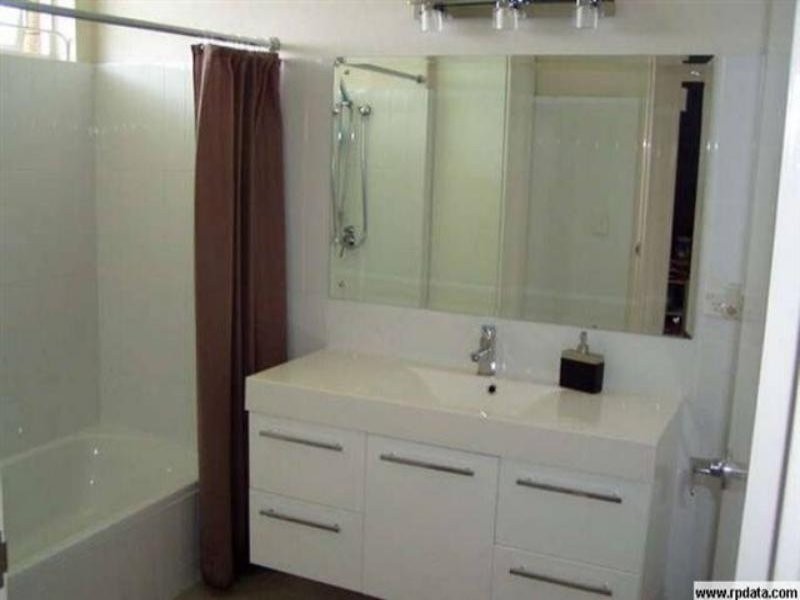 2/15 Charlotte Street, Wynnum QLD 4178