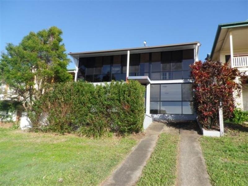 679 Esplanade, Lota QLD 4179